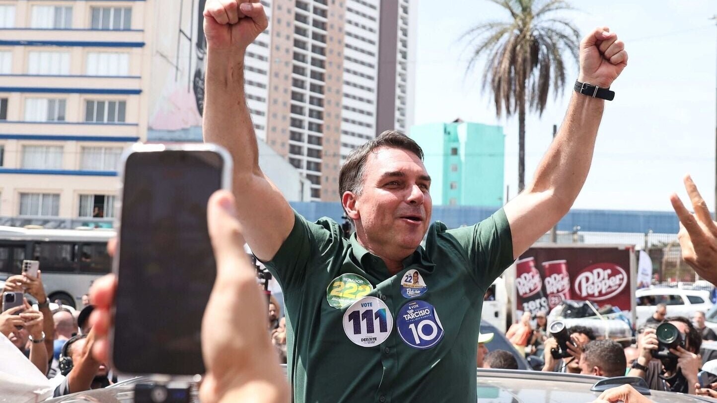 Brésil : Flavio Bolsonaro en tête des premières dépouillements face à Lula