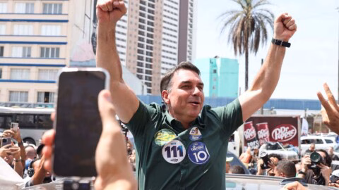 Brésil : Flavio Bolsonaro en tête des premières dépouillements face à Lula