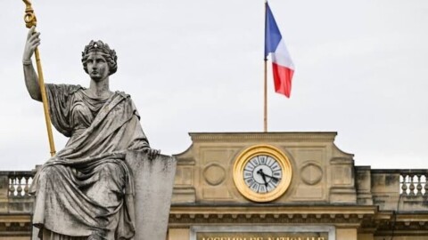 Budget 2027 : la France pourrait-elle fonctionner un an sans nouveau budget ? Le scénario étudié à Bercy