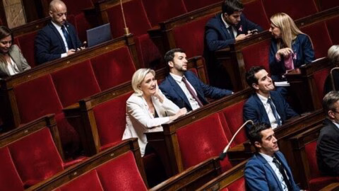 Budget 2027 : le RN réclame une séance exceptionnelle le samedi, les socialistes raillent ses députés