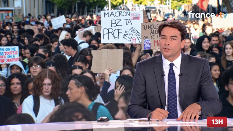 Polémique à France 2: une pancarte «Macron, bz ta prof, pas les nôtres» affichée en plein JT de 13 heures