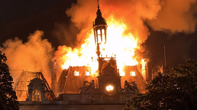 VIDÉO - La mairie de Limoges ravagée par les flammes, la salle des mariages et l’état civil détruits