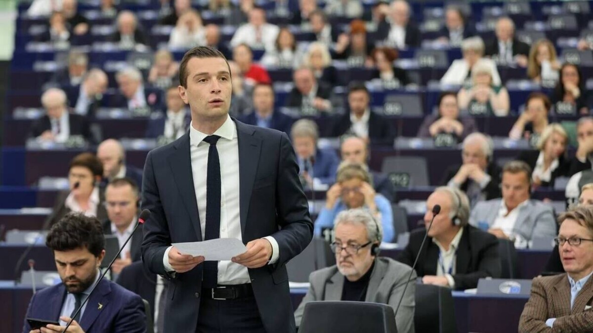 Fonds européens : perquisitions dans les bureaux du groupe de Jordan Bardella, 4,33 millions d'euros de dépenses dans le viseur