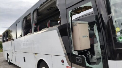 Grenoble : un car de militants du RN attaqué à coups de barres de fer avant le congrès d'Orléans