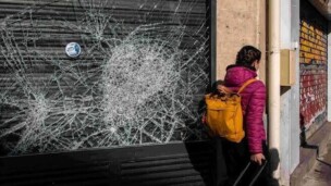 Violences urbaines : l'État débloque des aides exceptionnelles pour sauver les commerces sinistrés à La Réunion et dans le Var