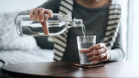 Eau minérale : est-elle vraiment meilleure pour la santé que l’eau du robinet ?