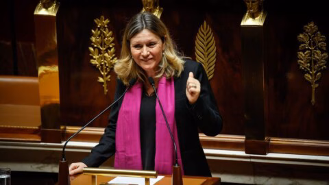 « Les députés sont des Français comme les autres » : Yaël Braun-Pivet refuse de baisser le salaire des parlementaires