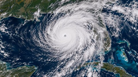 L’ouragan Isaias frappe la Floride et se dissipe, laissant des centaines de milliers de foyers sans électricité