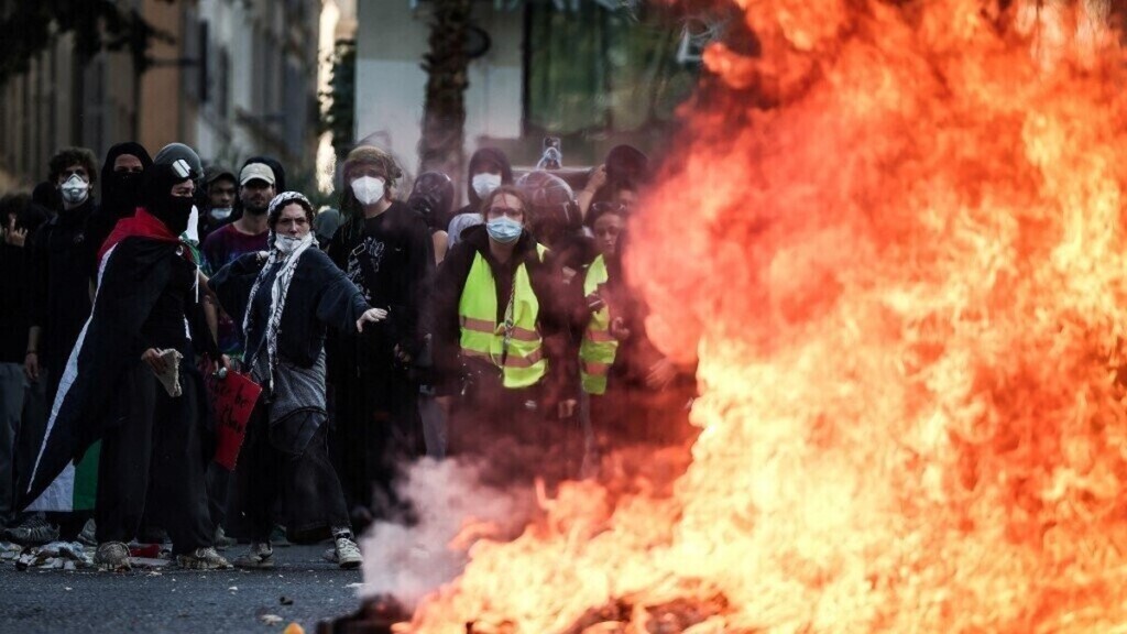 Manifestations du 17 octobre : 1 200 interpellations, des mairies attaquées et une France marquée par les violences
