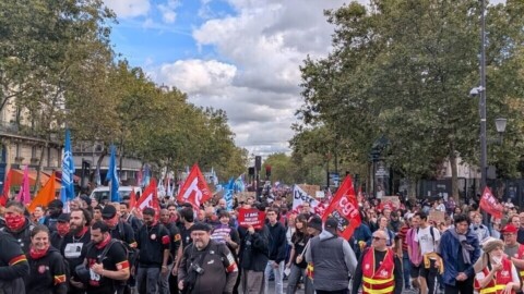 Manifestations du 17 octobre : 32 800 participants en régions à midi, 166 interpellations en France