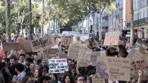 Manifestations du 17 octobre : des barricades enflammées interrompent la circulation sur la rocade de Rennes