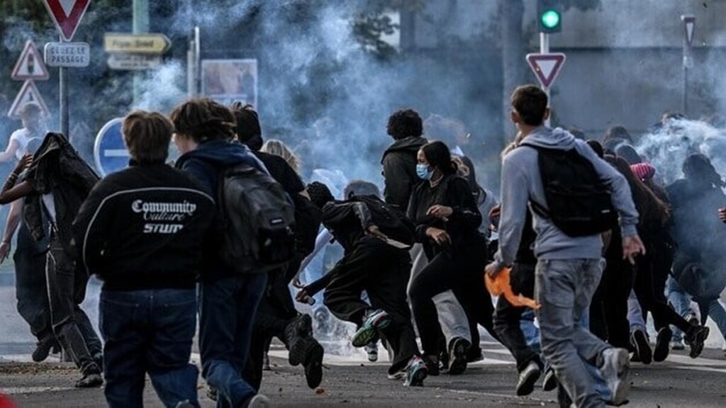 Manifestations lycéennes : près de 6 900 interpellations, la réponse policière de l'État interrogée