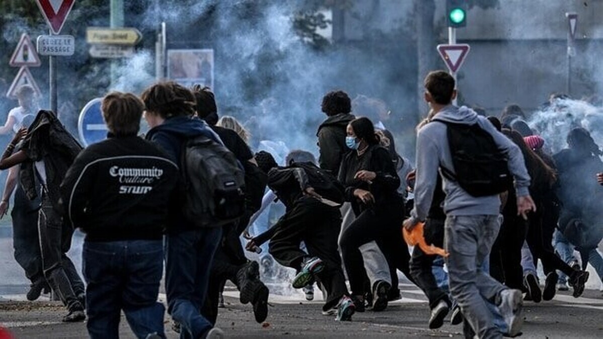 Manifestations lycéennes : près de 6 900 interpellations, la réponse policière de l'État interrogée