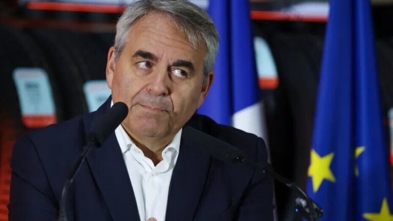 « Un pickpocket qui fait les poches des élus » : Xavier Bertrand étrille le gouvernement